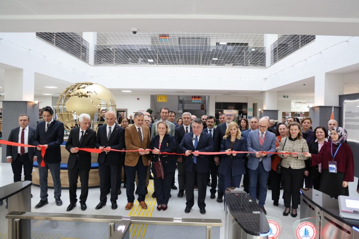 Yenilenen kütüphane hizmete açıldı…