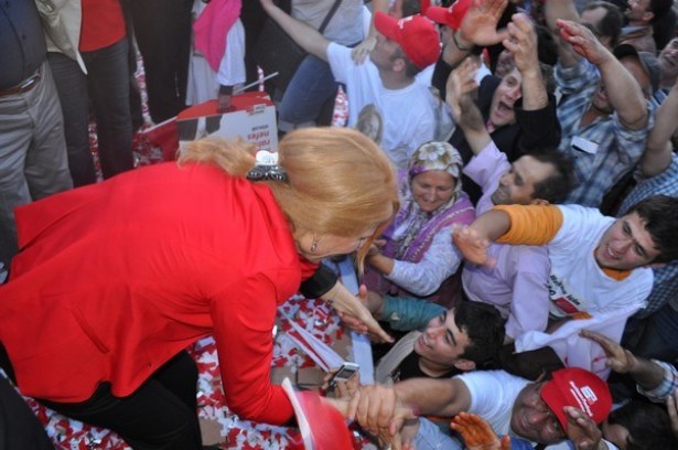 El-ele, yürek-yüreğe