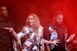 hadise-den-muhtesem-performans