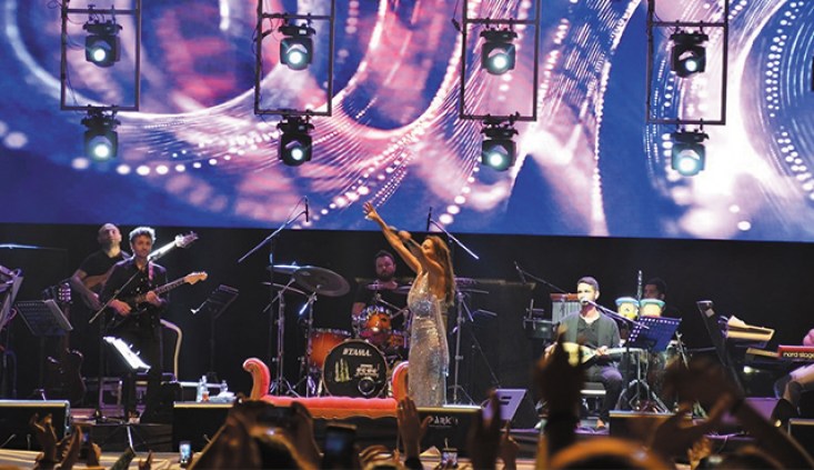 Yıldız Tilbe büyüledi..