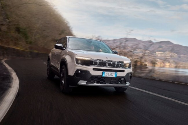 Jeep® "Avenger e-Hybrid" ile Türkiye'deki ürün gamını genişletiyor