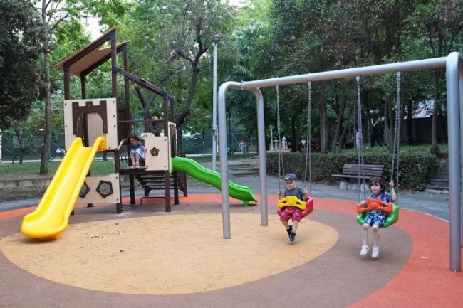 İstanbul Kadıköy'de yakılan park yeniden hayat buldu