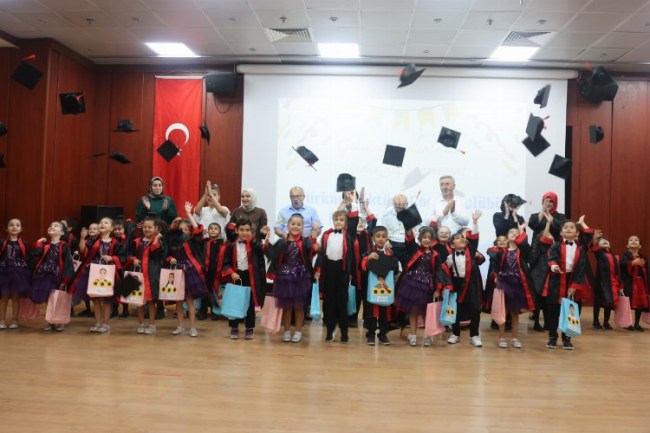 Çayırova Çocuk Kulüpleri'nde karne heyecanı