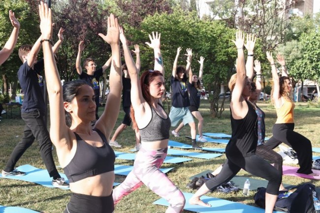 Bursa Nilüfer'de Yoga Günü'nü birlikte kutladılar