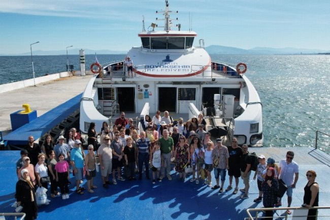 Vapur Cemil Başkan'dan ilk biletler Günay Başkan'dan