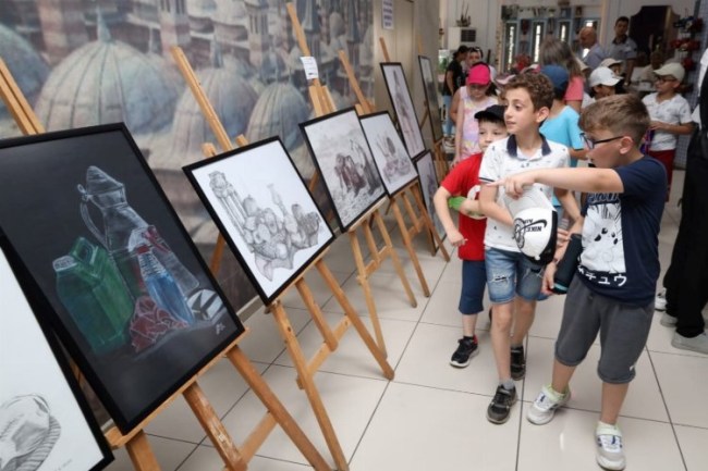Gebze'de eğitimin taçlandırdığı başarı tuvallere yansıdı
