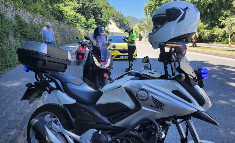 Kasksız motorsiklet kullanmayın