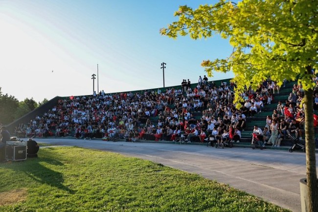 Milli maç heyecanı Sakarya Millet Bahçesi'ndeki dev ekranda