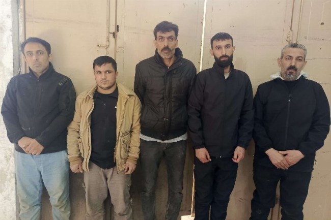 5 kaçak köçmen yakalandı