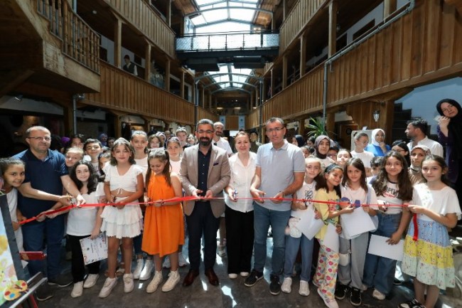 Minik sanatçılardan müzelik eserler