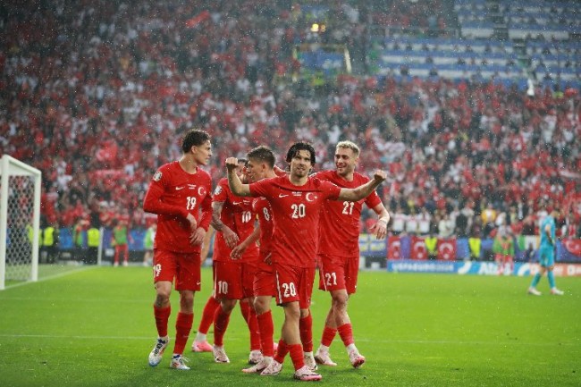 Milliler son 16'ya kalmak istiyor