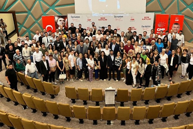 Bursa'da İYİ Parti'den 150 kişi Cumhuriyet Halk Partisi'ne geçti