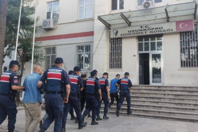 Uzunköprü'de aranan 4 şahıs yakalandı!