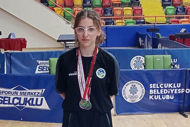 Sakaryakı raket Konya'daki şampiyonaya damga vurdu