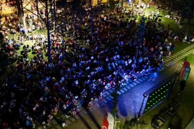 İznik'te yaz 'açık hava sineması' ile başladı