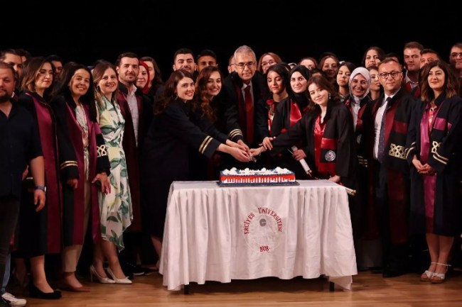 ERÜ'de mezuniyet heyecanı