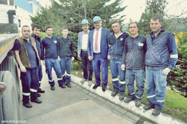 TAT METAL'E GİTTİ, İŞÇİLERLE YEMEK YEDİ..