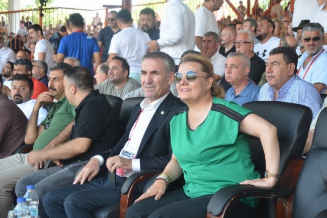 Edirne Kırkpınar'da Kocaelili pehlivanlara tebrik