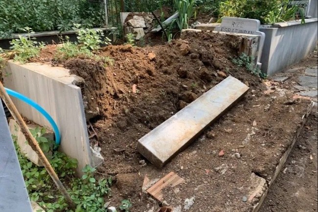 Bursa'nın en eski mezarlığında mezarlar zarar gördü