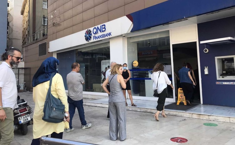 QNB Finansbank’ta yangın paniği