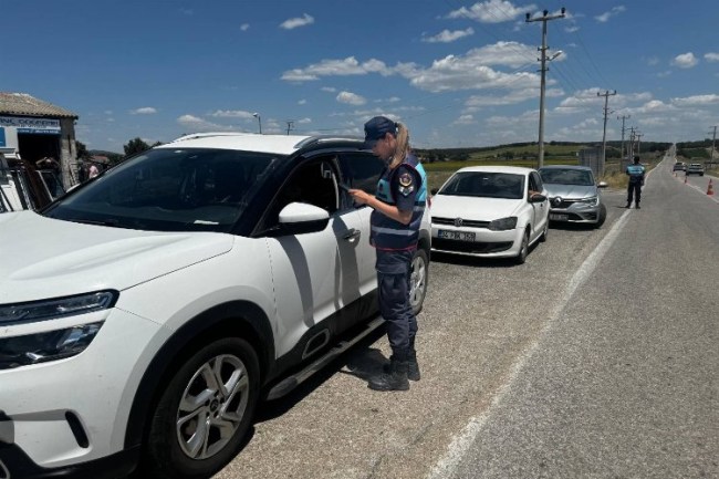 Jandarma Enez'de denetimlerine devam ediyor