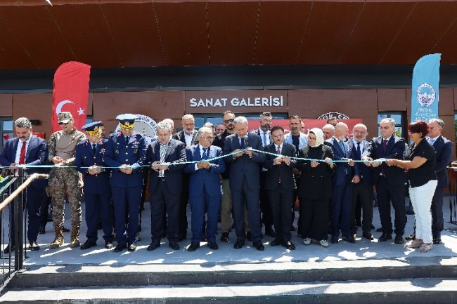 Kayseri'de ‘Milletin Zaferi KAYMEK Gurur Sanat Sergisi' açıldı