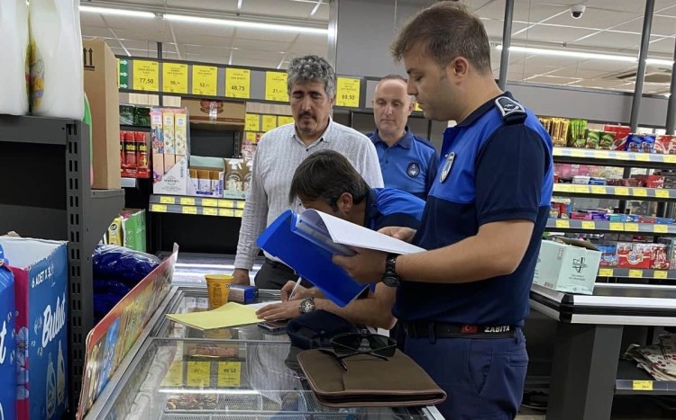 Alaplı’da marketlere ceza yağdı