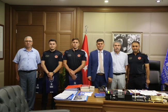 Büyükşehir'den ‘can dostu' kurtaran itfaiye personeline teşekkür