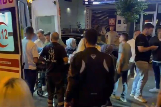 Yolun karşısına geçmeye çalışan kişiye otomobil çarptı