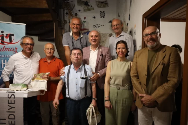 İzmit'in Şiir Çınarı Ruşen Hakkı doğum gününde anıldı