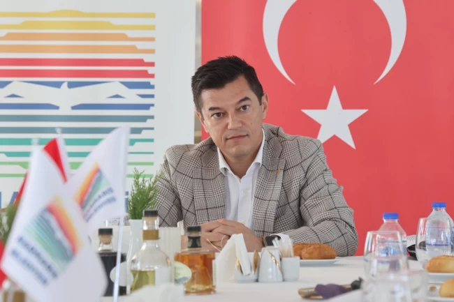 Marmaris Belediye Başkanı Ünlü'den basına vefa