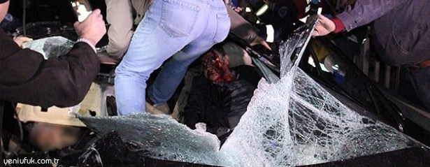 GÜLÜÇ KÖPRÜSÜ'NDE FECİ KAZA: 1 ÖLÜ, 1 YARALI