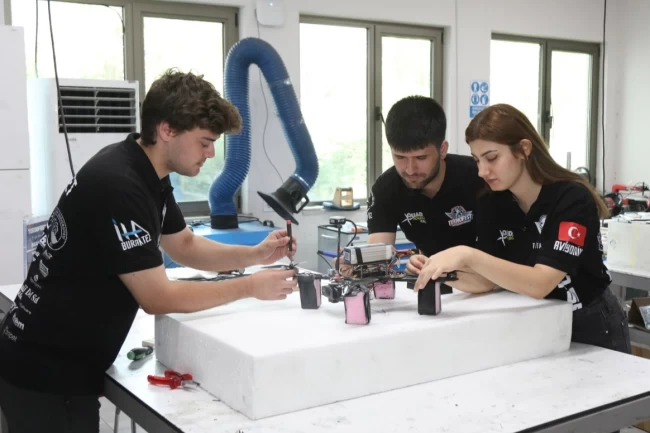 BTÜ'lülerin projesine TÜBİTAK'tan birincilik... Sürü hayvanların güvenliğini İHA sağlayacak