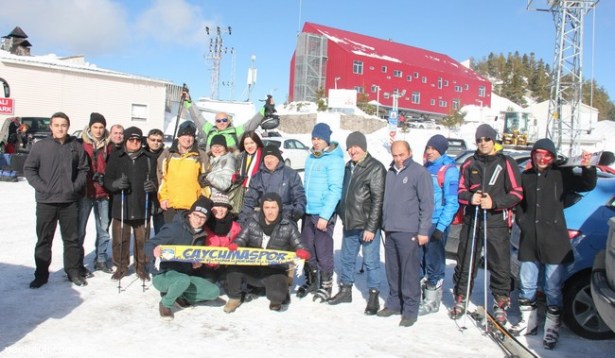 ÇAYCUMA BELEDİYESİ'NDEN KARTALKAYA'DA KAYAK KEYFİ..