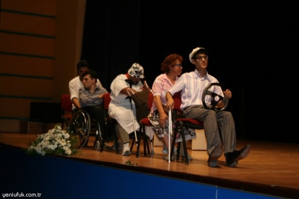 "BU TİYATRONUN ENGELLİLERE HİÇBİR KATKISI YOKTUR!.."