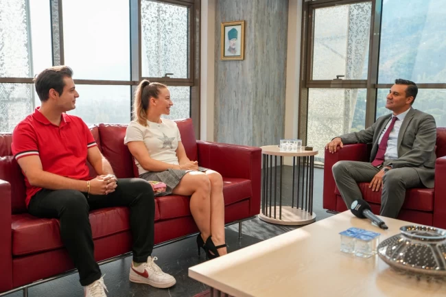 Başkan Zeyrek Dünya Şampiyonu Onbaşı'yı konuk etti