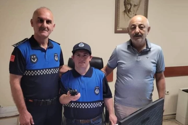 Down Sendromlu Mustafa'nın zabıta olma hayali gerçek oldu