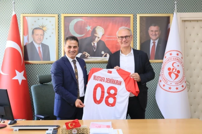 THF Başkanı Kılıç, Rize ve Artvin'de hentbol için görüşmelerde bulundu