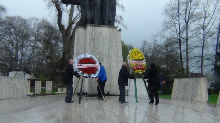 ÇELENKLER YERLERDE!..
