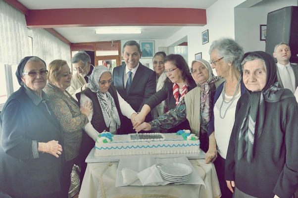 BAŞKAN UYSAL, HUZUREVİ SAKİNLERİYLE BULUŞTU