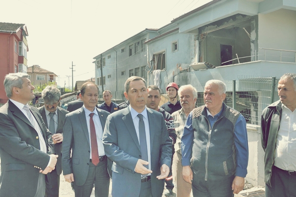 BAŞKAN UYSAL, OLAY YERİNDE!..