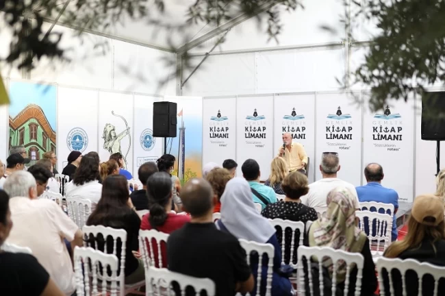 Kitapseverler Gemlik Kitap Limanı'na akın etti