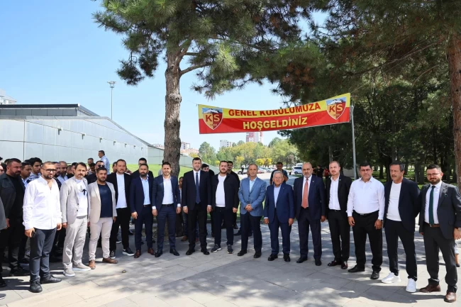 Başkan Büyükkılıç Kayserispor'un Olağanüstü Genel Kurulu'na katıldı