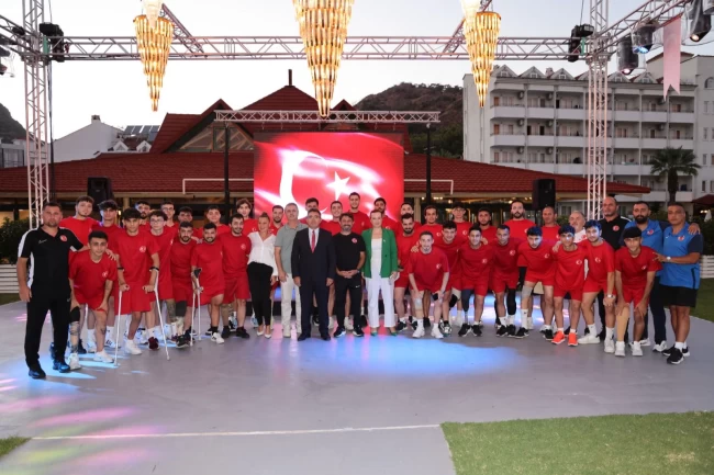 Ampute A Milli Takıma Marmaris'te Sevilay Öztürk sürprizi