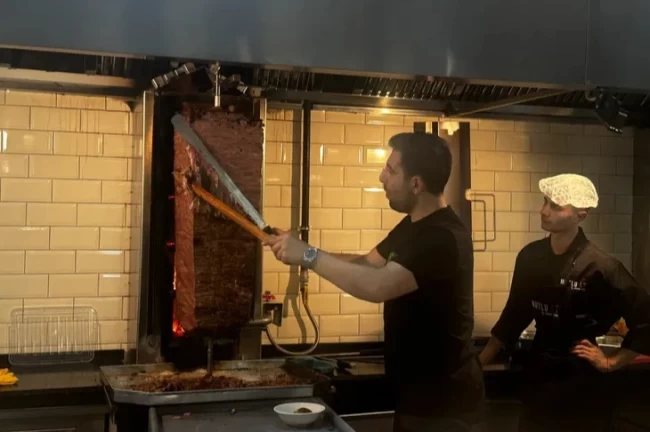 Ünlülerin dönercisi Serkan Mutlu'nun markası Mutlu Et şimdi Bursa'da!