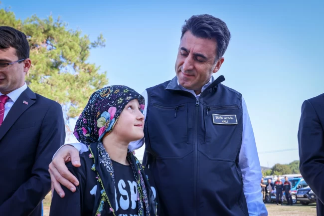 Bilecik'te çiftçiye marul fidesi dağıtıldı