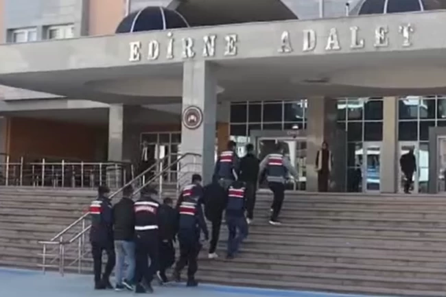Edirne'de jandarma 5 göçmen organizatörü yakaladı