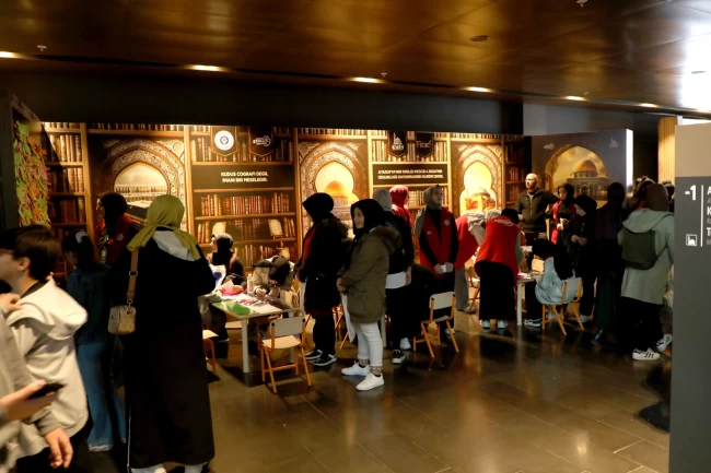 Karatay Kent Konseyi Gençlik Meclisi'den "Konya Kitap Günleri"nde anlamlı stant