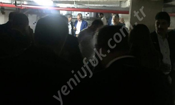 FLAŞ..FLAŞ..VEKİLLER SIĞINAĞA İNDİRİLDİ..