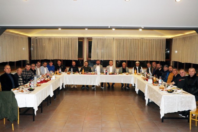 Turgut Tanyıldız futbol takımı yemekte buluştu